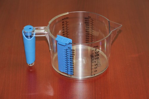 Image of tactile measuring cup with non-slip and accessible level gauge on the side of the cup.